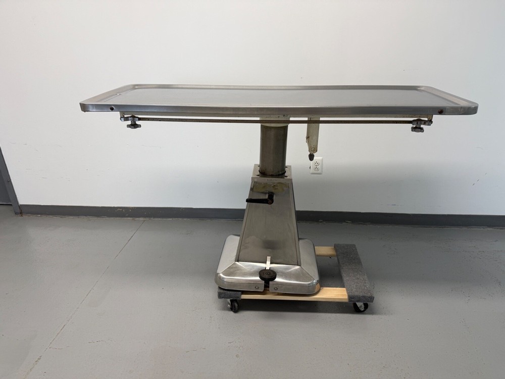 SHOR-LINE PEDESTAL VETERINARY SURGERY TABLE