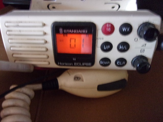 Standard Horizon ECLIPSE VHF  marine radio, Mounting Bracket, Knobs