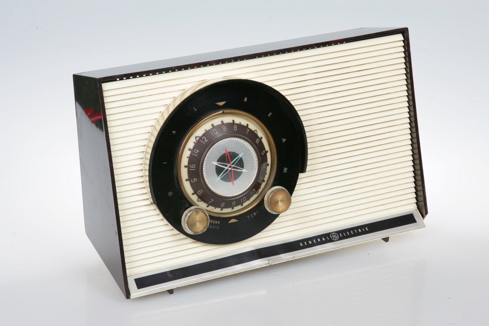 1957 GE Atomic Dial Beam Tube Radio "Leave It To Beaver" Model 860 WORKS Great!