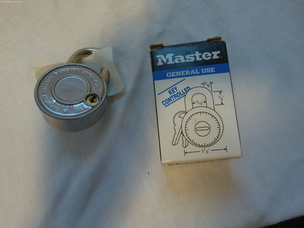 Master General Use Medium Security Combination Padlock (1 7/8") #1525 NEW