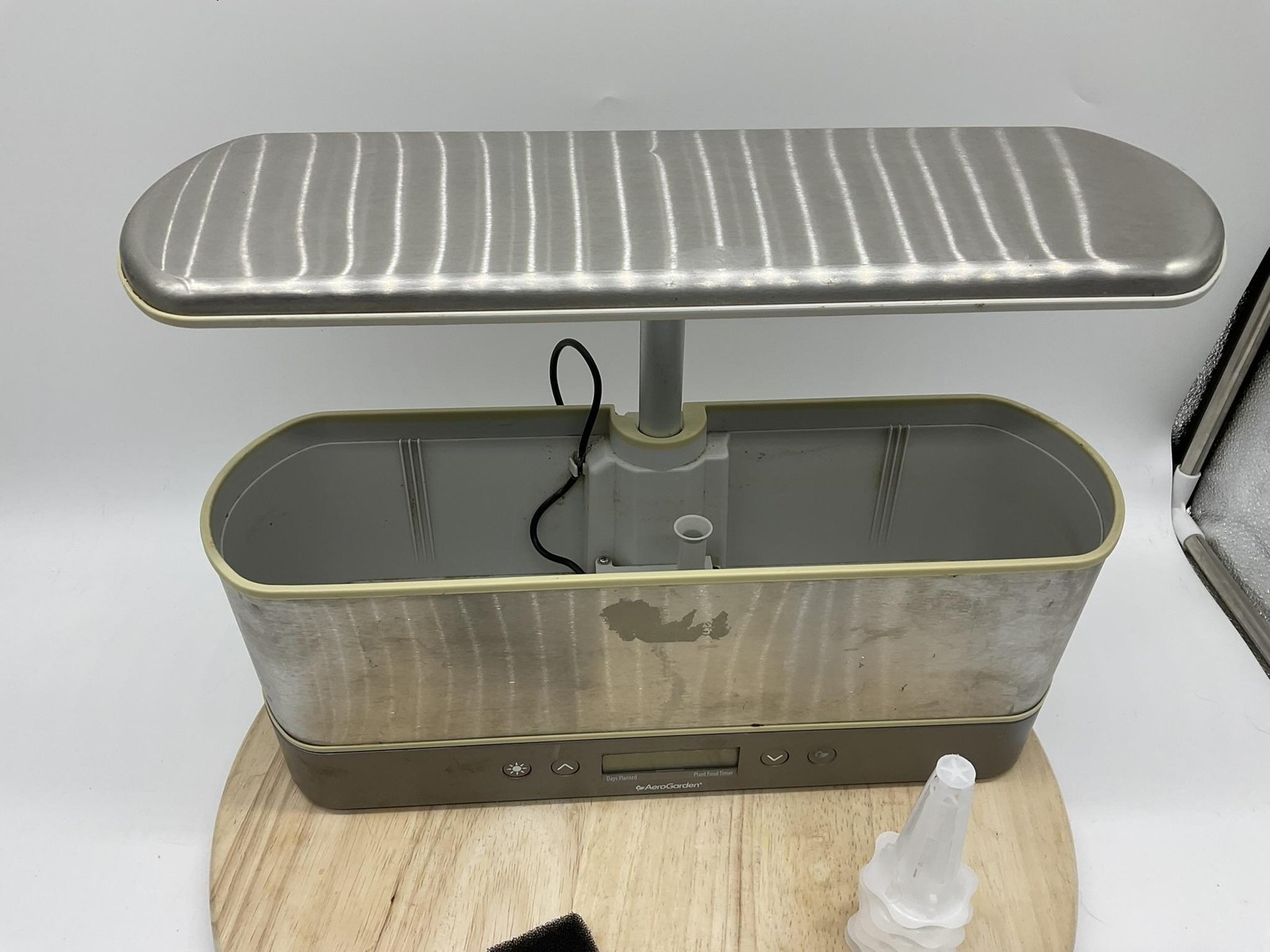 AeroGarden Harvest Elite Slim Silver 6 Pod Garden Indoor Hydroponic W/ Seed Kit