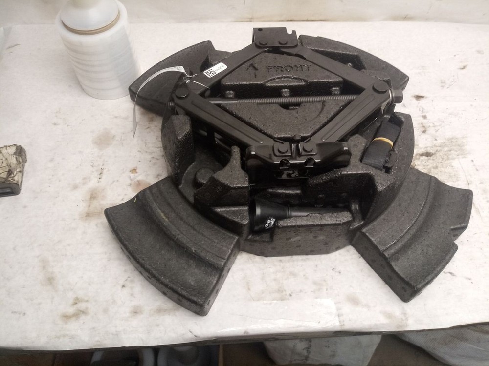 2024 Buick Envista Jack 3031730