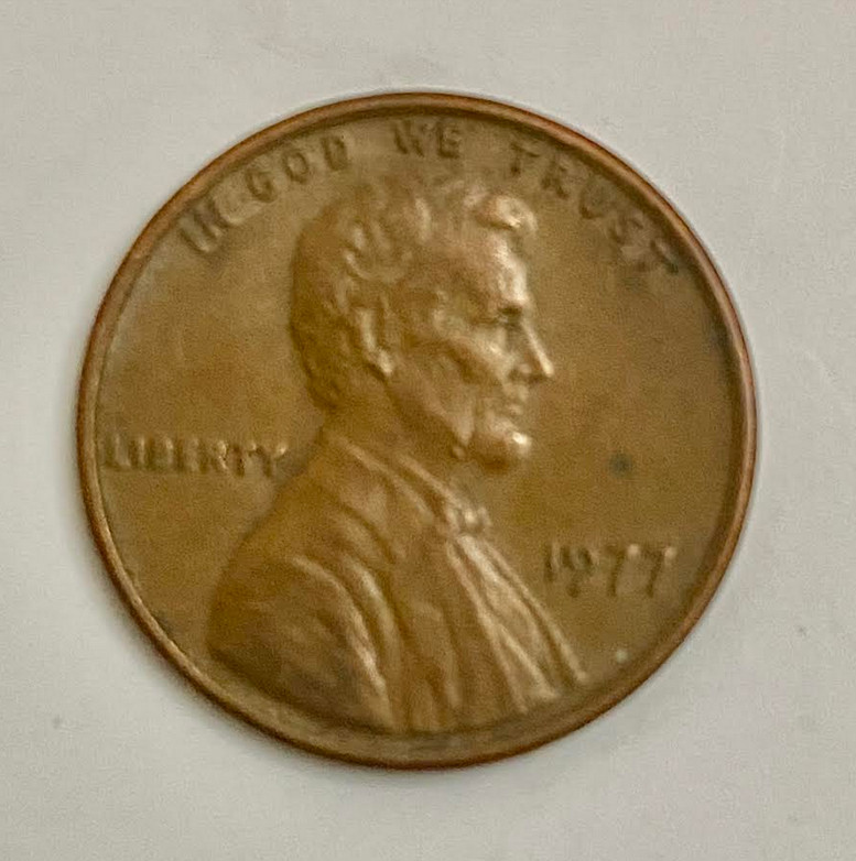 ONE CENT LINCOLN PENNY 1977 RARE ,NO MINT MARK ERROR.