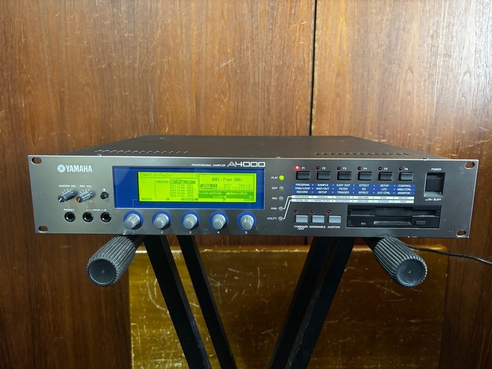 YAMAHA A4000 Maximum 128MB memory Professional Sampler w/ EXT SCSI CD-RW CD-ROM