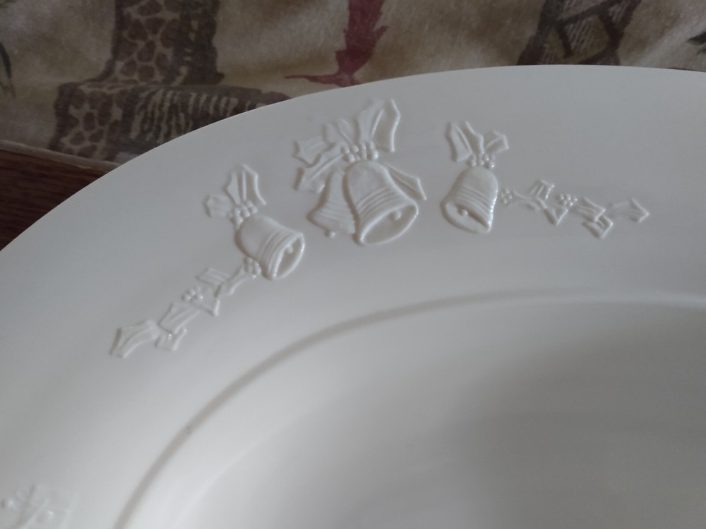 Arrow Plastic Christmas Serving Bowl