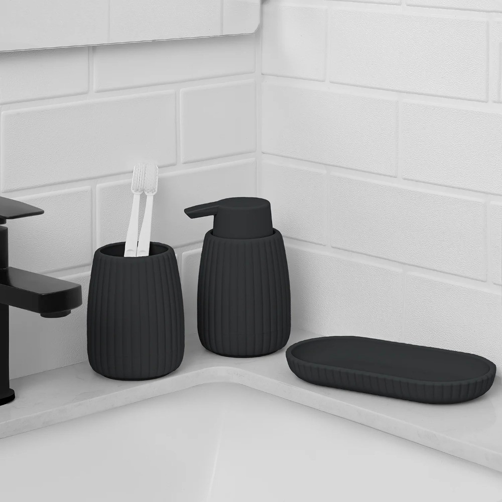 Rubberized Plastic Ribbed Toothbrush Holder in Black
