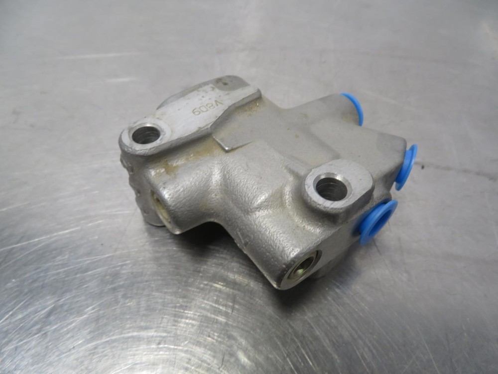 EB979 2006 06 HONDA VFR 800 INTERCEPTOR PROPORTIONING CONTROL VALVE