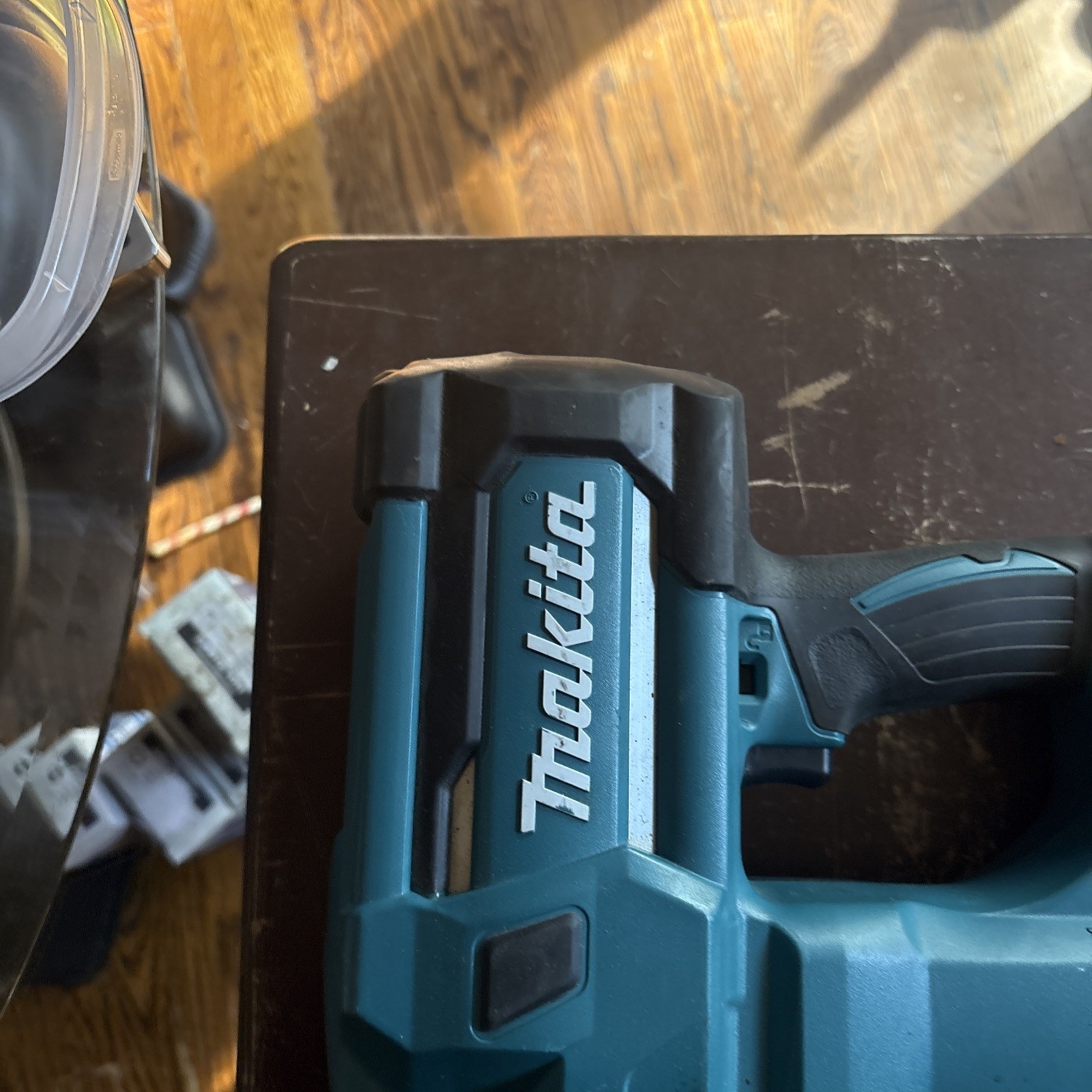Makita XNB02Z 18V LXT 16-Gauge Cordless 2-1/2 in. Straight Finish Nailer