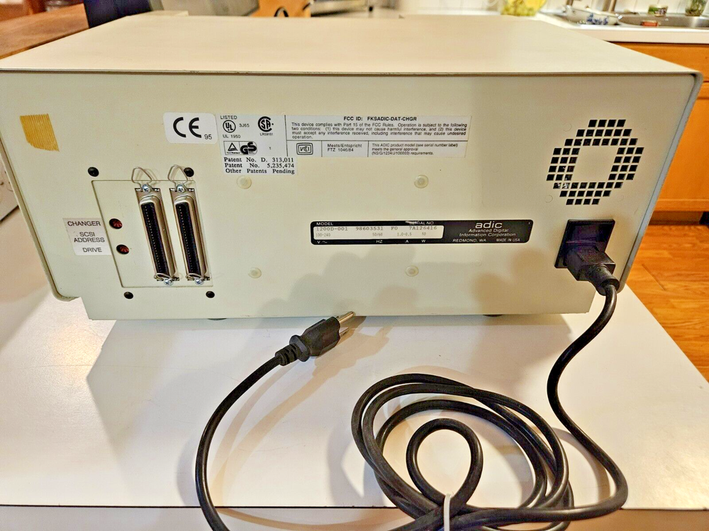 ADIC Dat Autochanger Autoloader Tape Drive with 2 DAT tapes