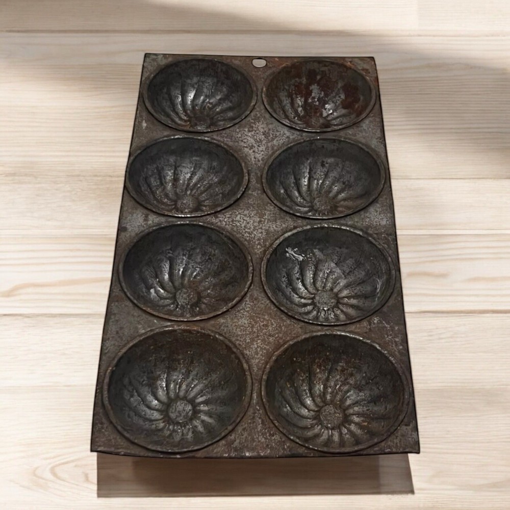 Vintage Swirled Muffin Pan 8 Count