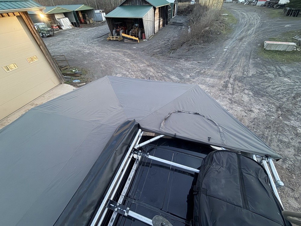 Taruca Rogue 270+ XC Awning With D-Access RHS Barely Used