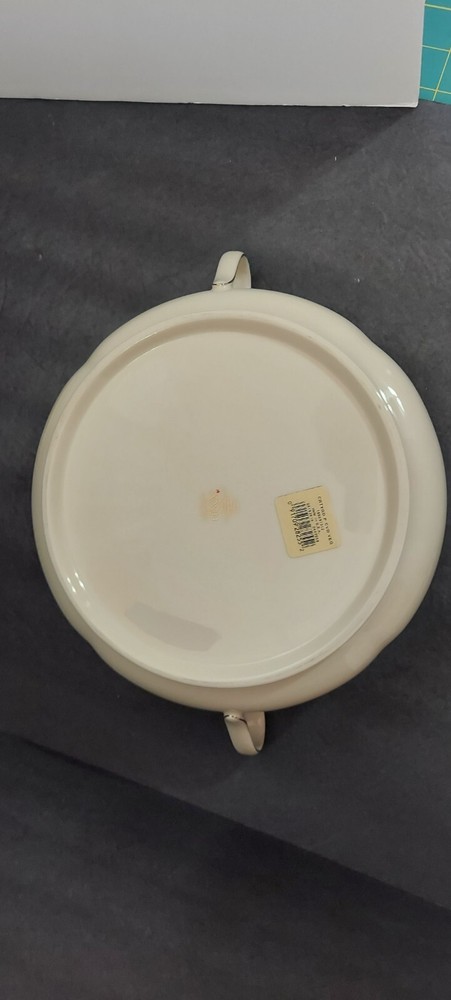 Lenox Courtyard Platinum Round Covered Vegetable
