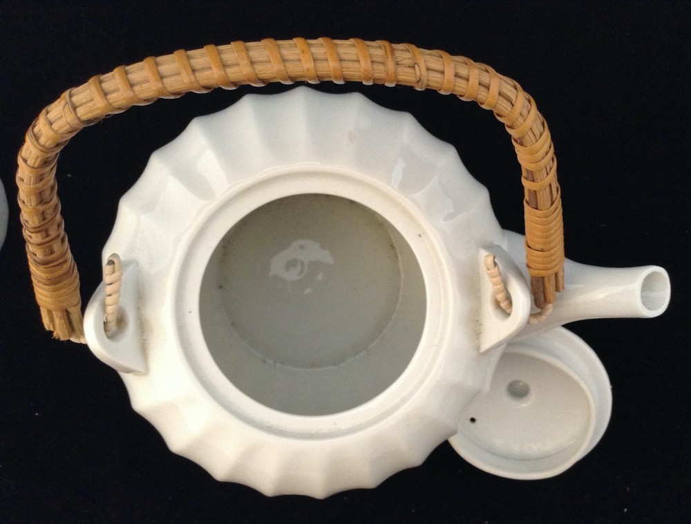 White Ceramic Teapot With Lid Bamboo Handle Four Handleless Cups Ribbed Paneled