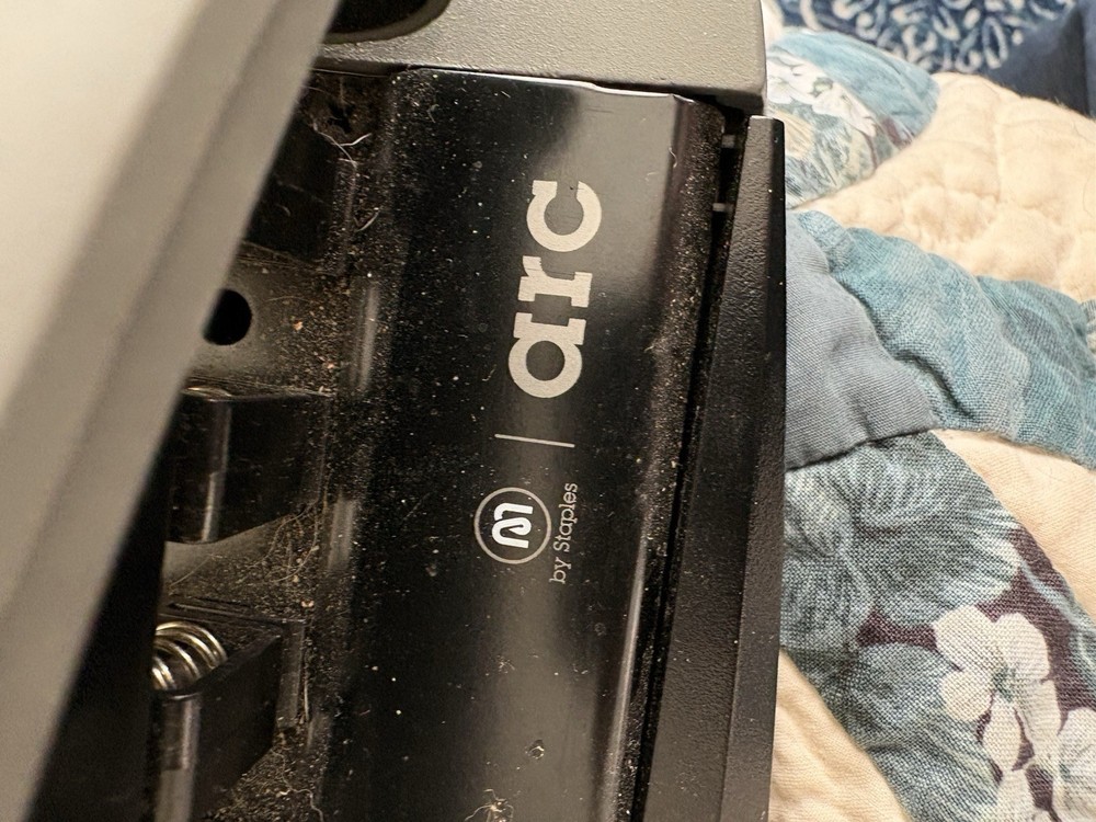 Staples ARC 11-Hole Desktop Paper Punch for DiscBound Notebook System, Used