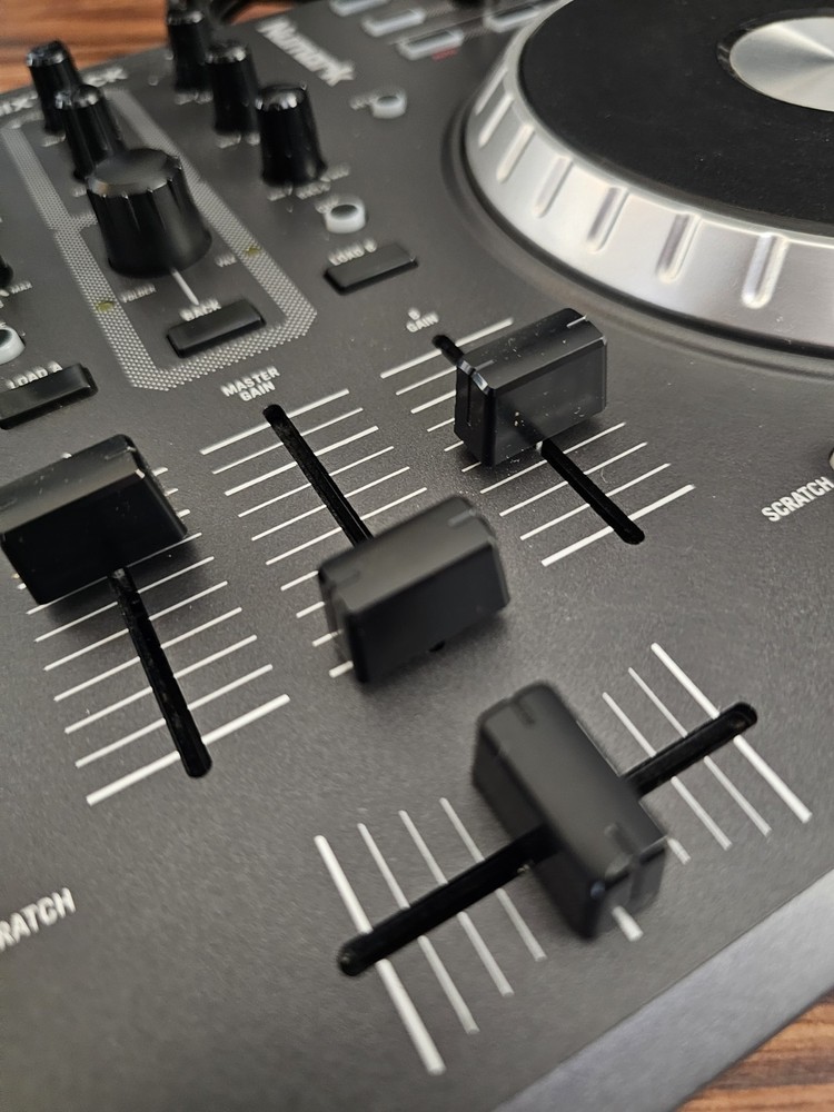 Numark Mixtrack Digital DJ Controller