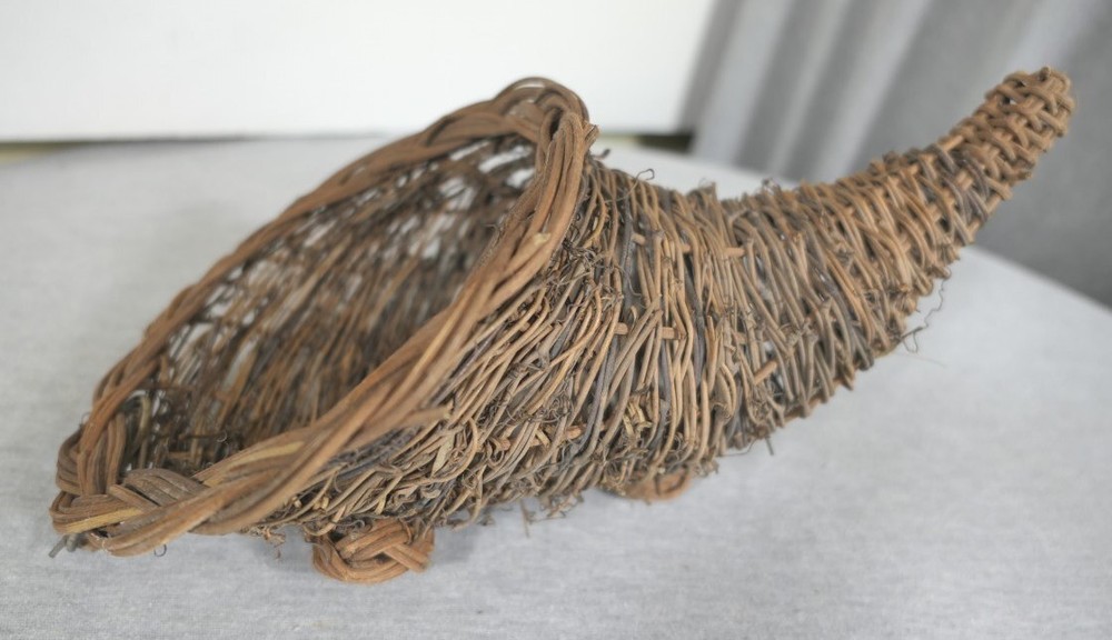 NEW Woven Wicker Rustic Display Décor Fall Hanging Cornucopia Holder Basket 14"