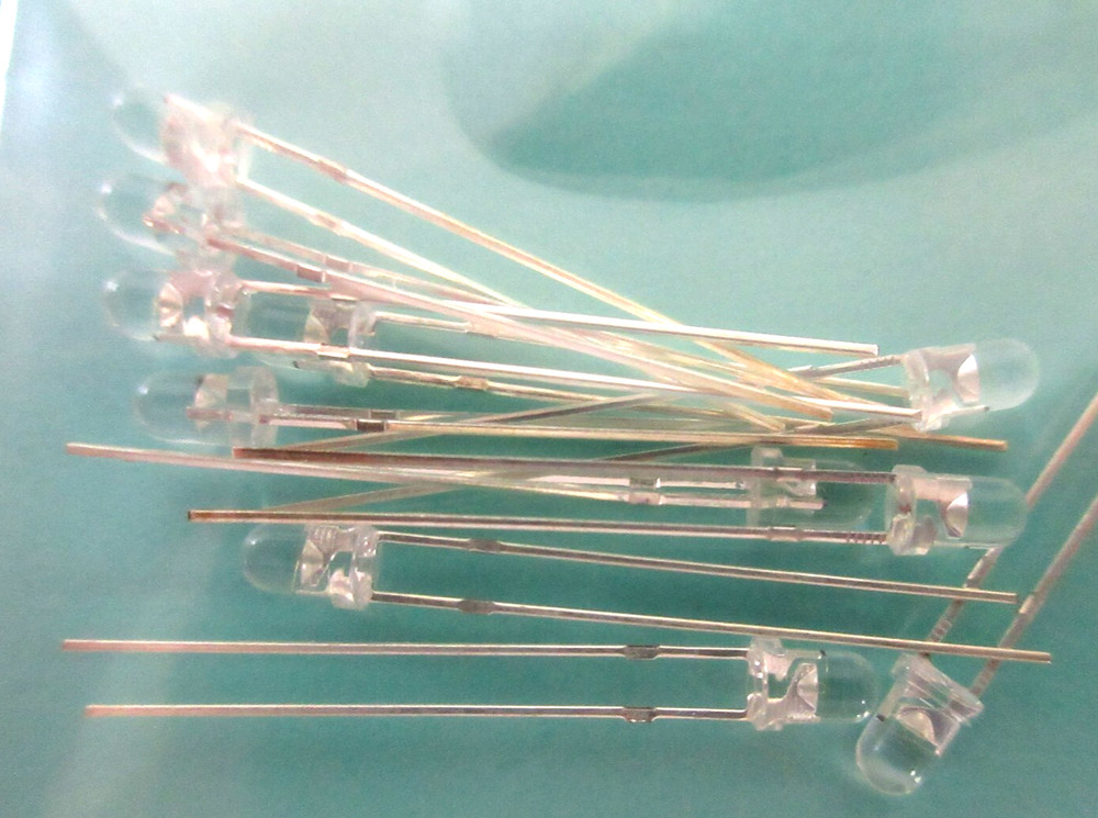 N SCALE WHITE 10 BULBS