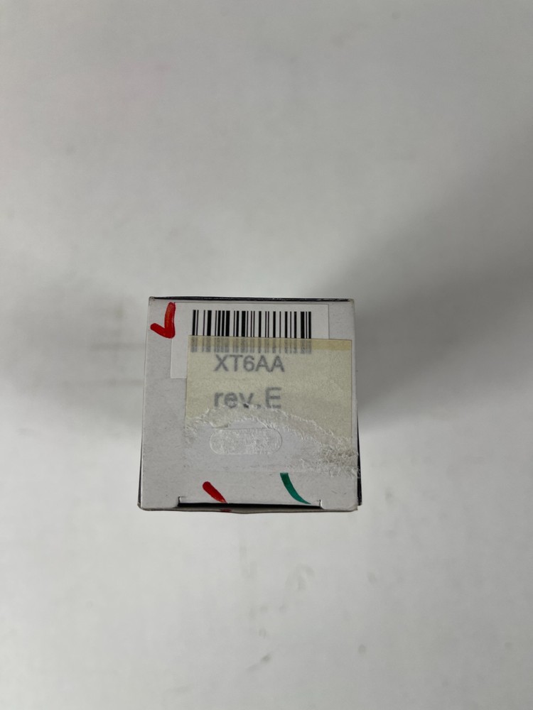 Code 3 XT6 (XTP6WW) White/White 6-LED Surface Mount Flash Warning Light