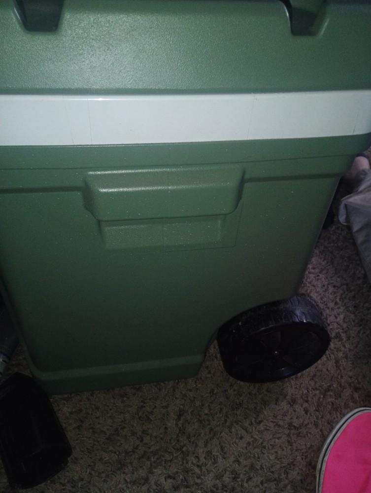 Igloo Maxcold Rolling Drink Cooler Mountain Dew Green with Cup Holders