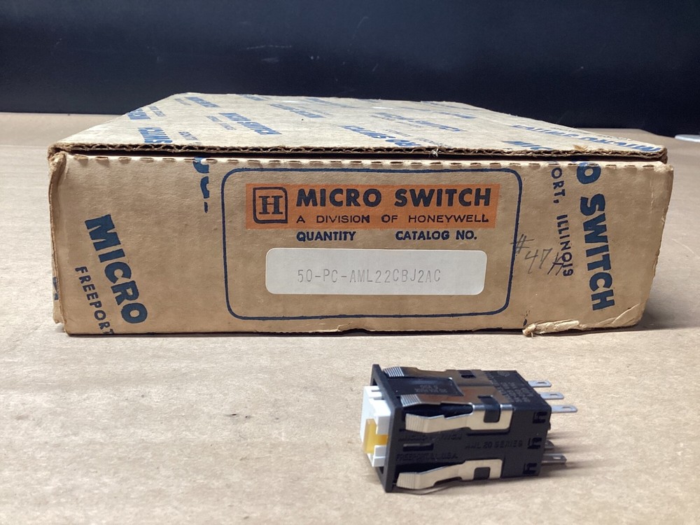 Honeywell Micro Switch AML 20 Series AML22CBJ2AC Push Button #100B41PR3*CO