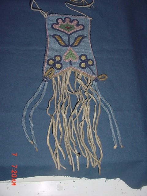 OLD MUSEUM QUALITY 19TH CENTURY YAKIMA INDIAN BEADED BAG