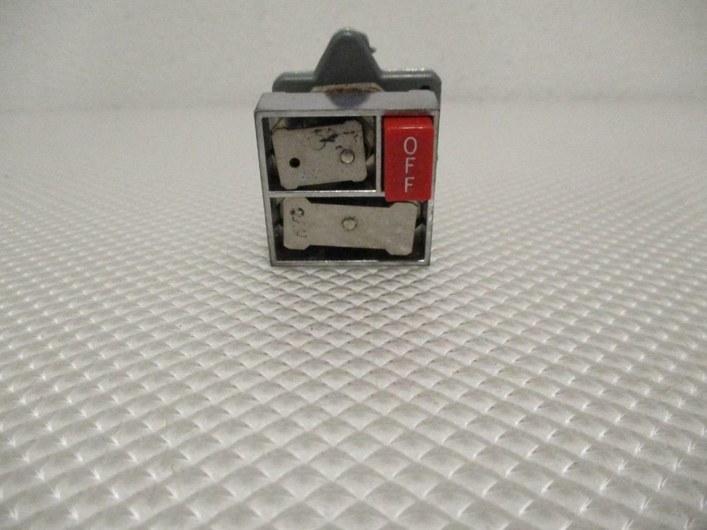 ONE NEW MULTI-HEAD 3-HEAD ALUMINUM PUSH EXTENDED BUTTON OPERATOR.