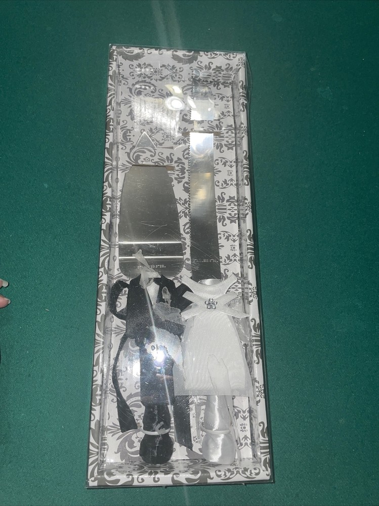 bride and groom cake serving set