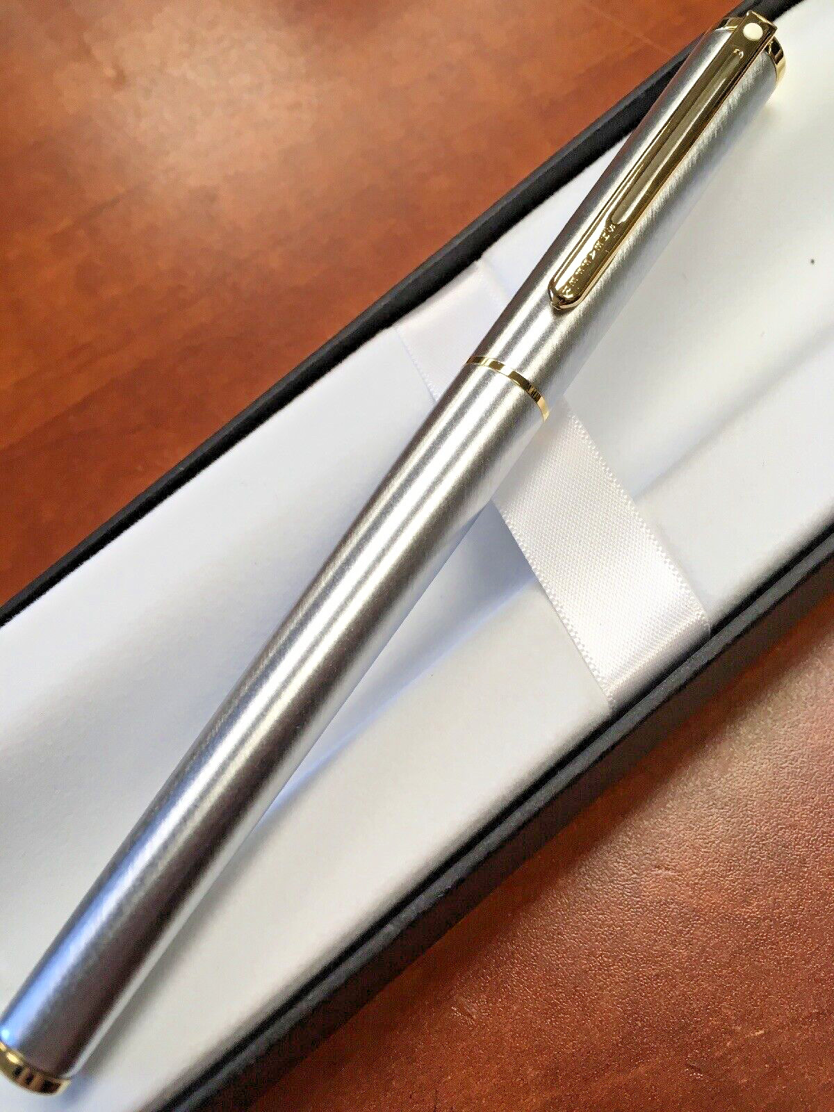 Sheaffer Agio Brushed Chrome/22K Gold Plate "F" Nib Fountain Pen