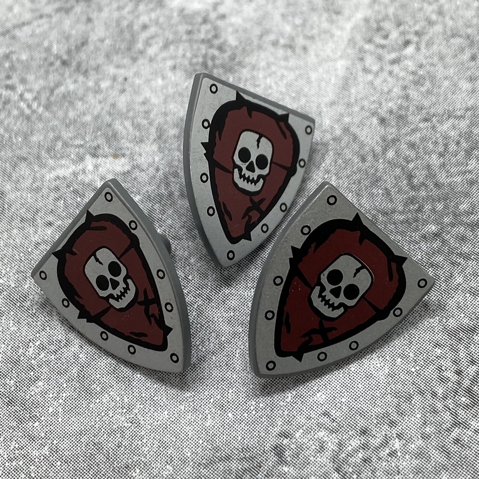 3pack Custom Classic Skull Shield Small Block Accessory for Minifigures D9DPA31