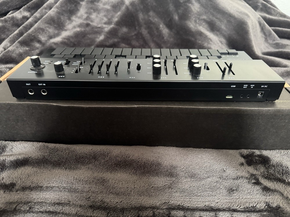 Vongon Replay Polyphonic Synth