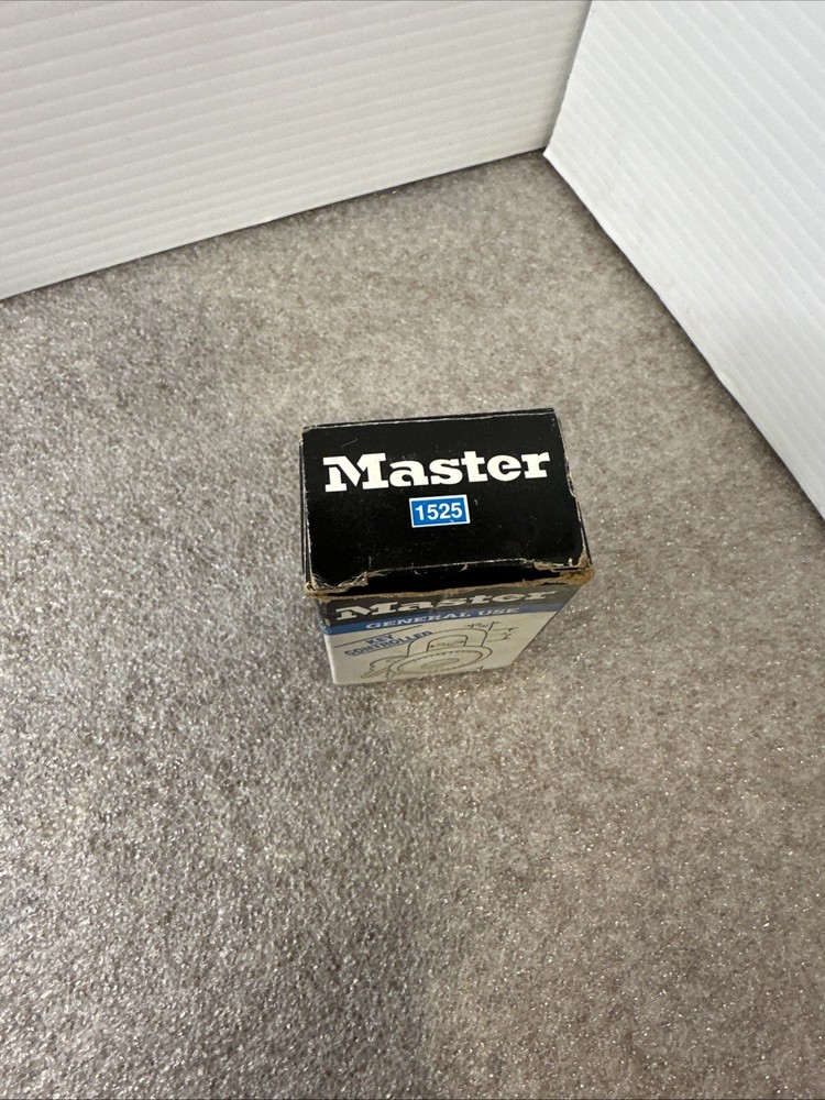 Standard Masterlock Combo Locker lock padlock 1525 no Control key included
