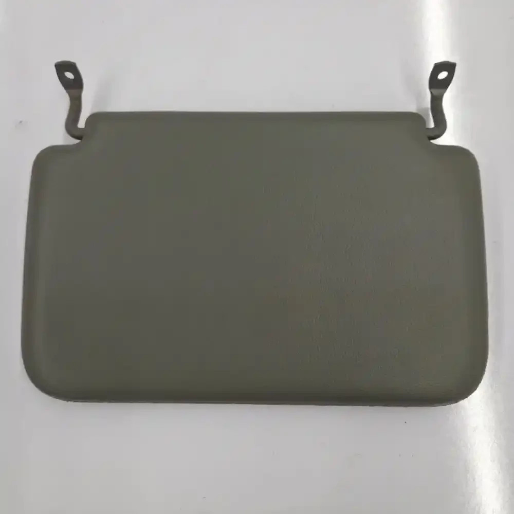 2018 Peterbilt 579 Center Sun Visor