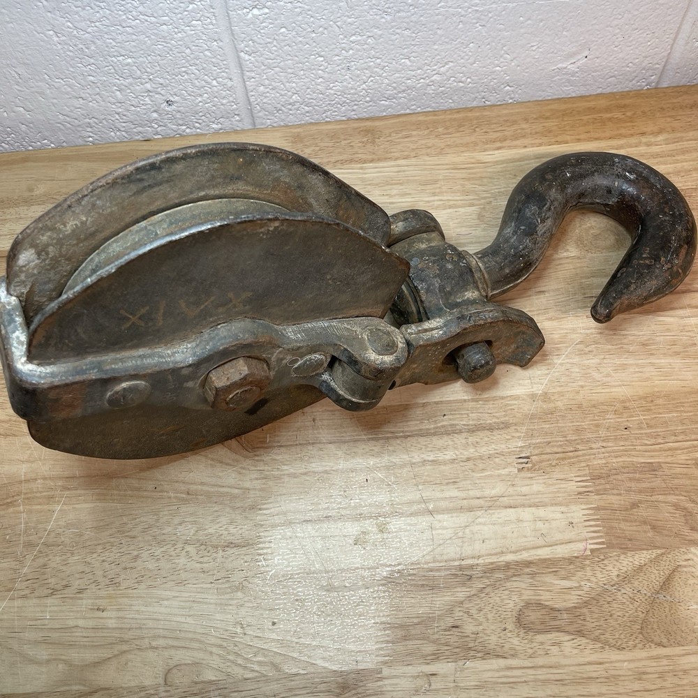Industrial Snatch Block Solid Iron Pulley - 45lbs