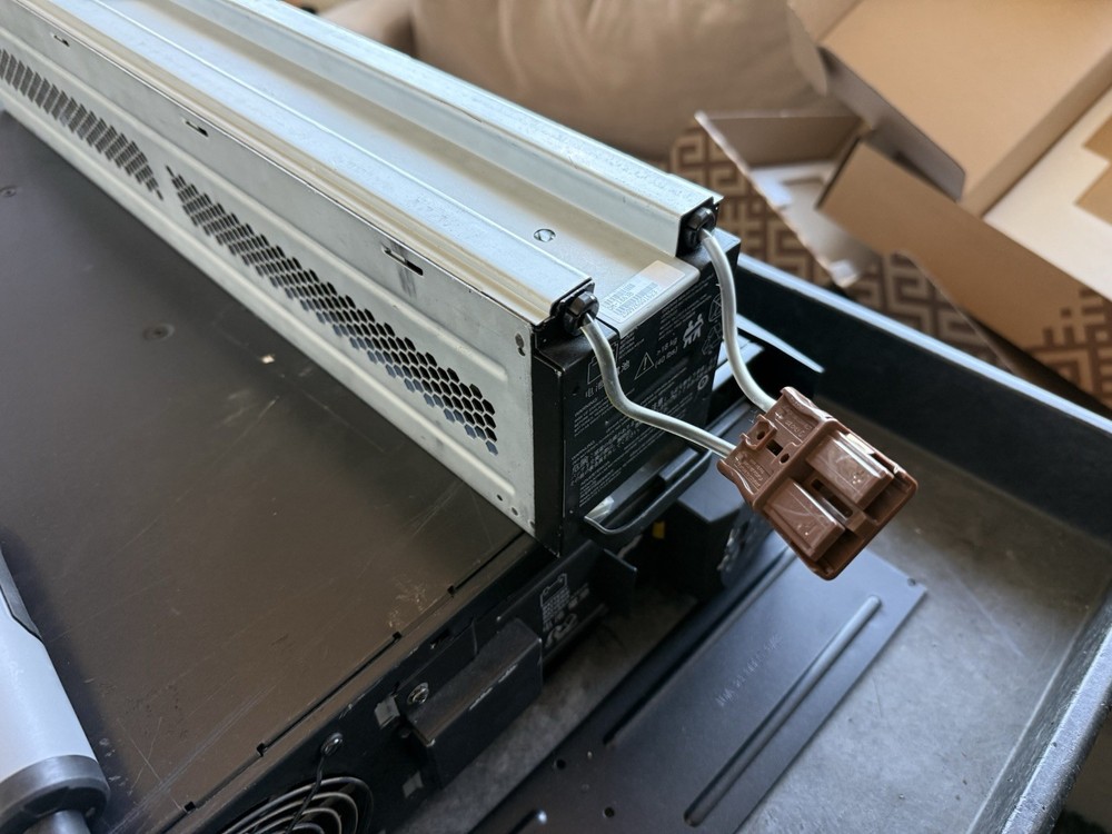 APC OM-1863B BATTERY ENCLOSURE MODULE - No Batteries