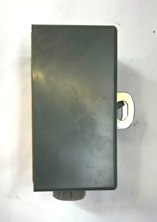 SQUARE D MANUAL MOTOR STARTER SWITCH 572A 30A 600 VOLT