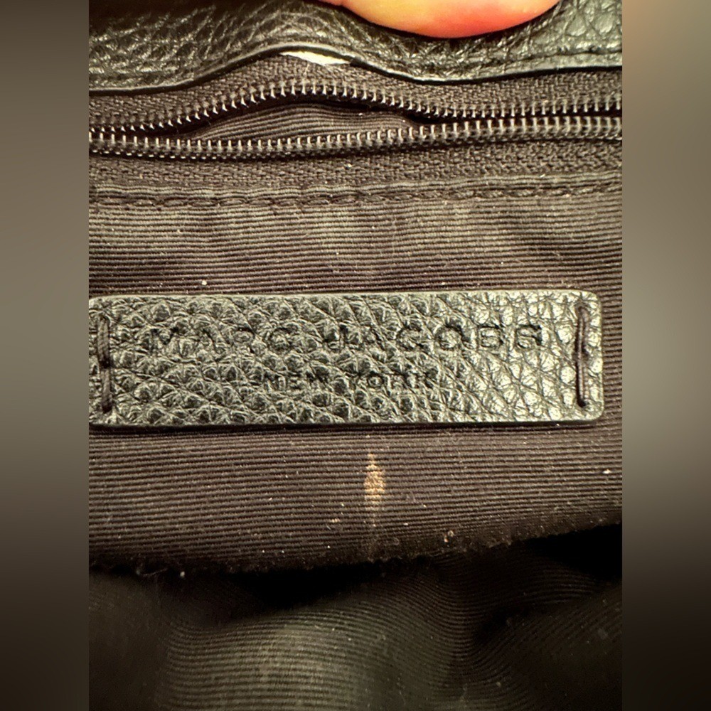 MARC JACOBSTextured Leather Crossbody Saddle Bag