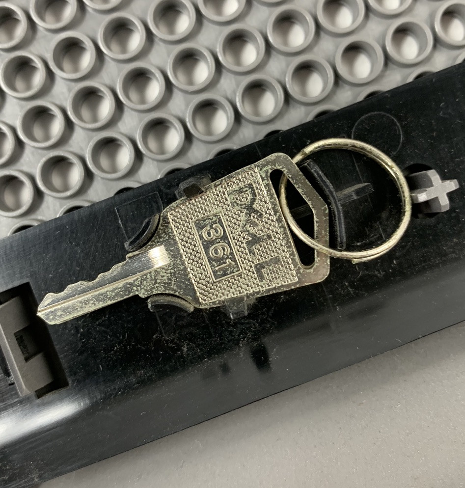 Dell JD105 Front Bezel Cover - With Key