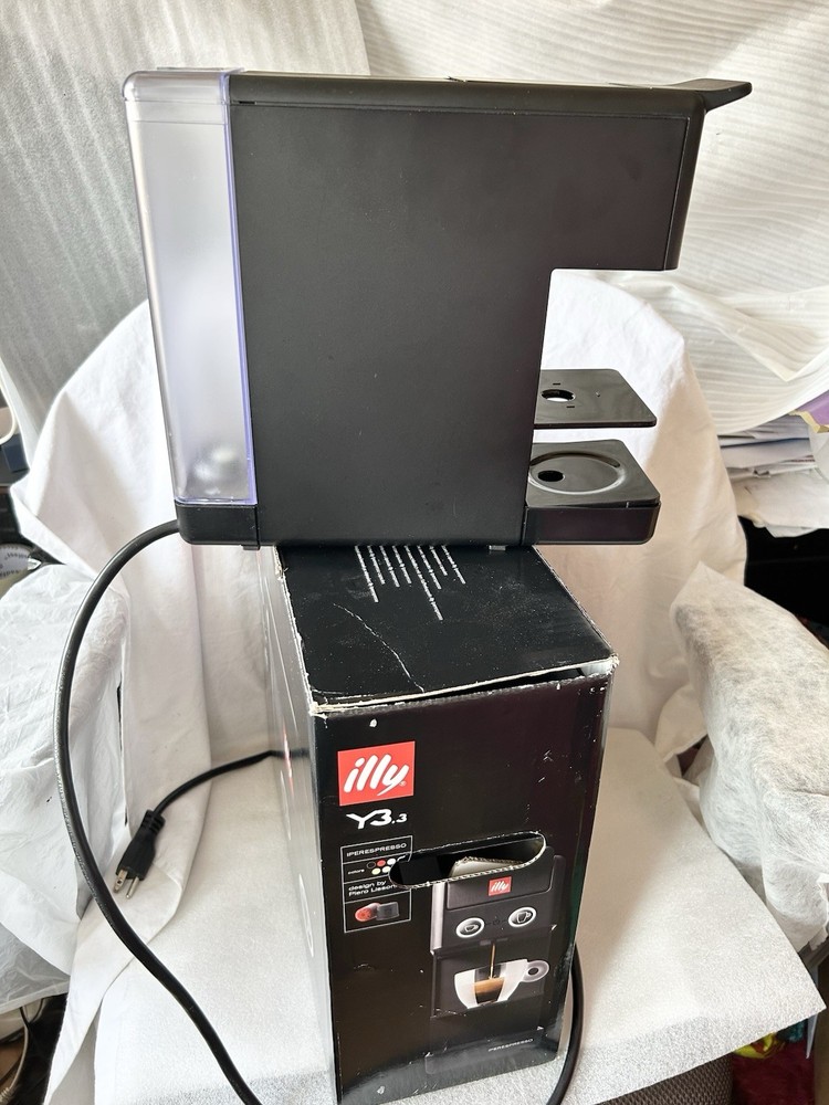 Illy Y3.3 Espresso Machine - Single Serve - Black