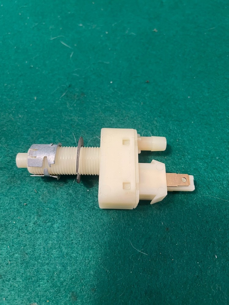 WINNEBAGO VALVE, VACUUM W/SWITCH 069629-01-708