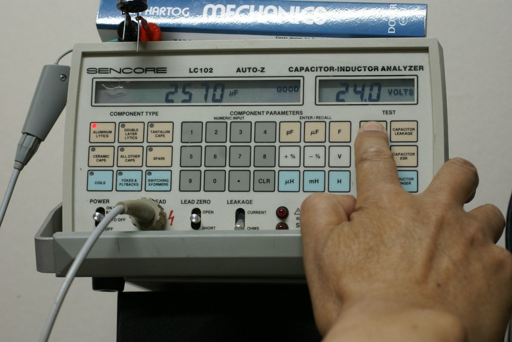 Sencore LC102 Capacitor and Inductor Analyzer working in good order (Read)