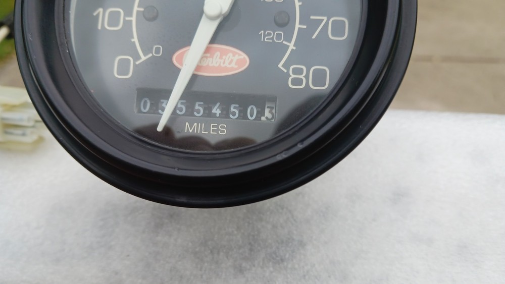 Peterbilt 379 Electronic Speedometer, 355k miles