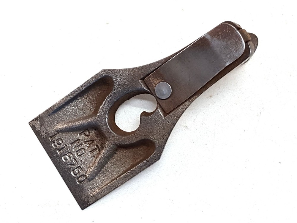 2608 Stanley Bailey No. 4; Lever Cap, Post