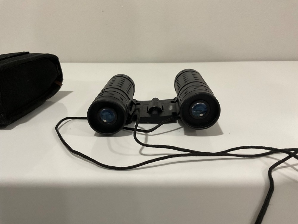 Carson Binoculars 8x21 366 Feet / 1000 Yards With Case
