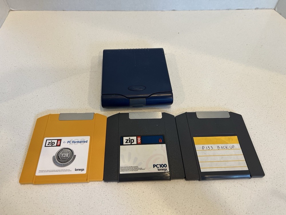 Fellowes Computerware Zip Disk Case 3 Pack- 65140 + 3 100 MB