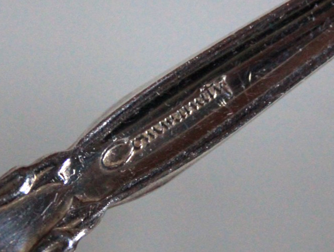 1965 SOLID SERVING FORK SILVER ARTISTRY (SILVERPLATE)BY ONEIDA SILVER 7.25" LONG