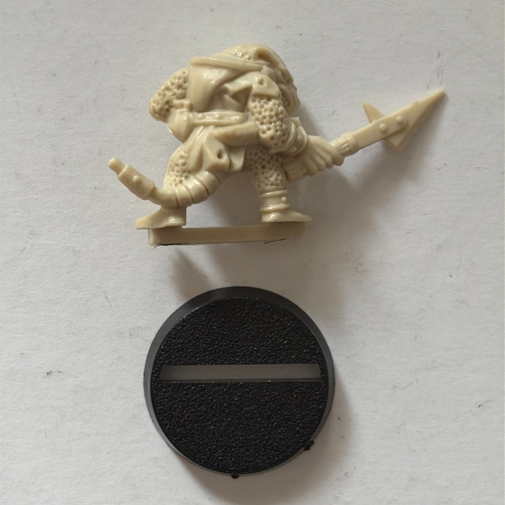 Advanced Heroquest figure Skaven (E) Without Shield