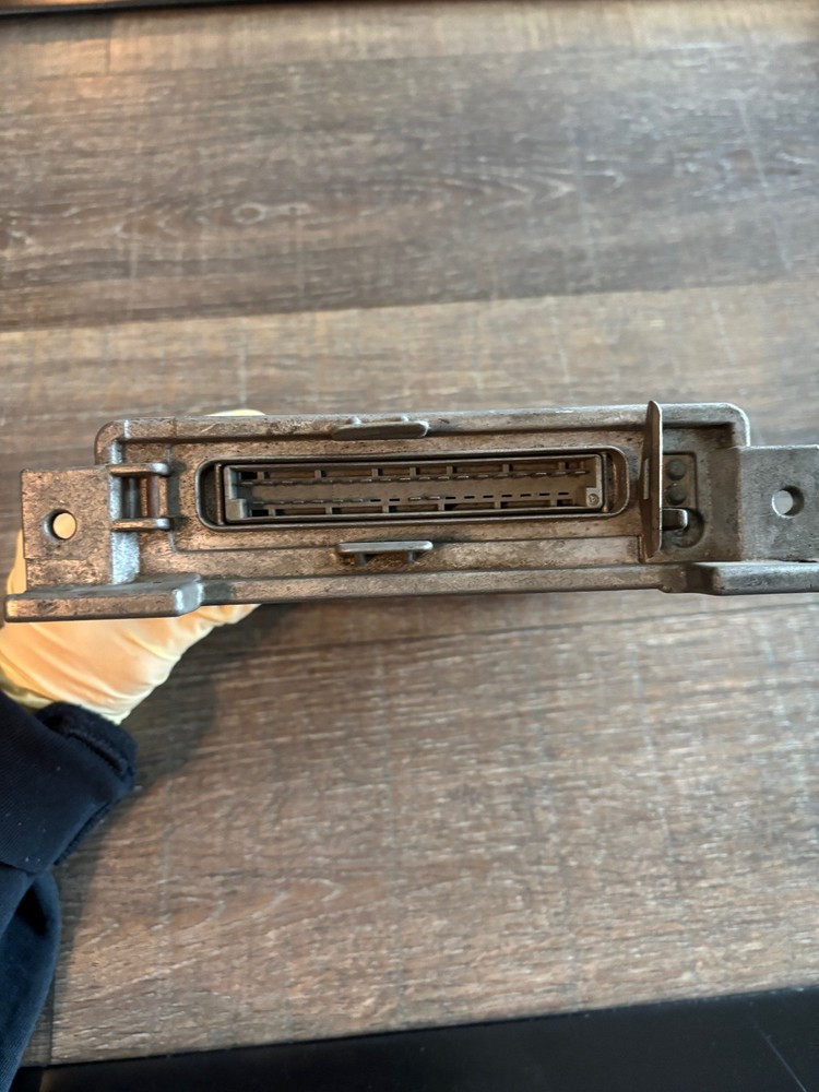 0280000105 VOLKSWAGEN BEETLE ECU ECM COMPUTER