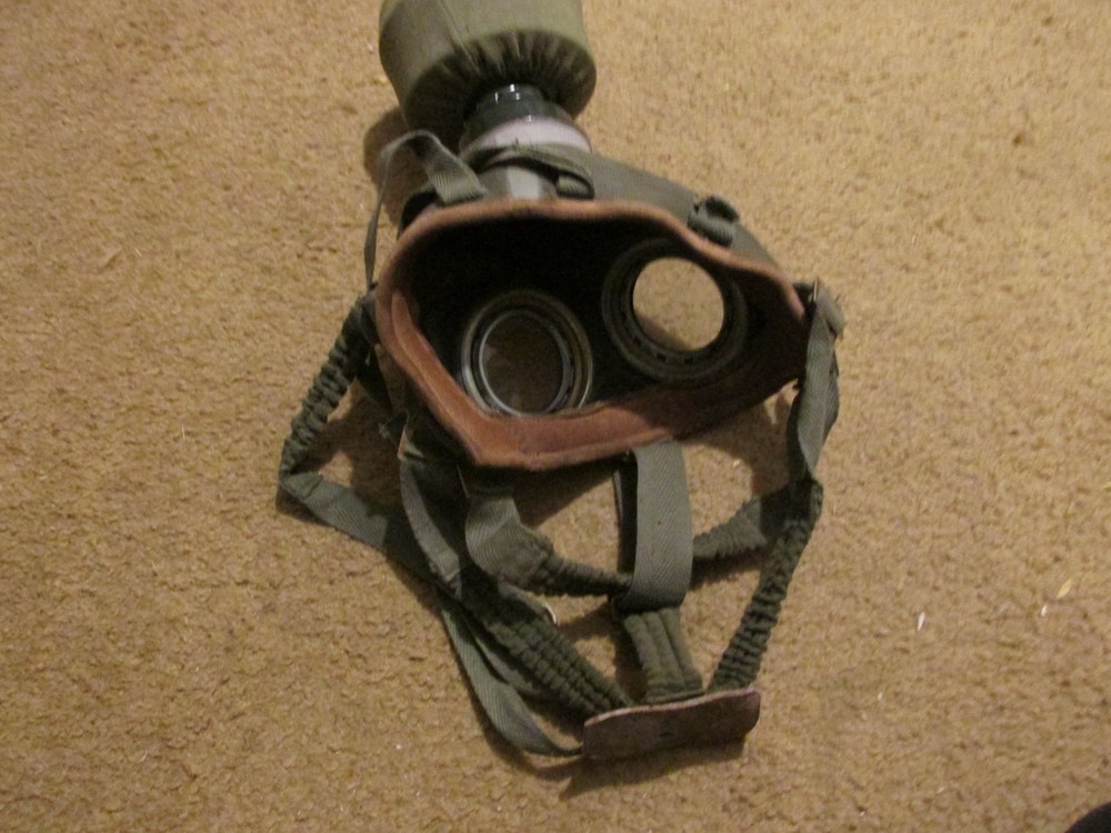 Hungarian cold war gas mask unissued