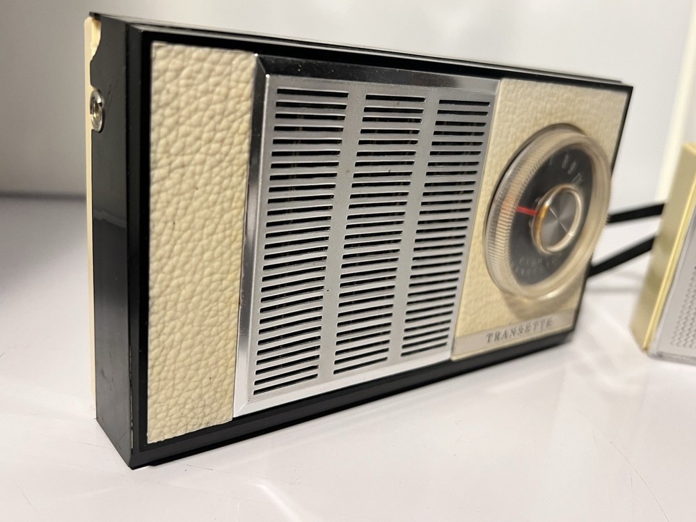 2 Vintage Transette Transistor Radios