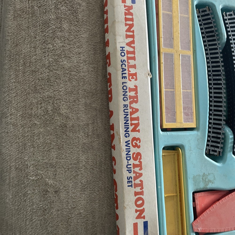 Vintage HO scale MINIVILLE ATT TRAIN Station Set Clockwork Train - Tested works